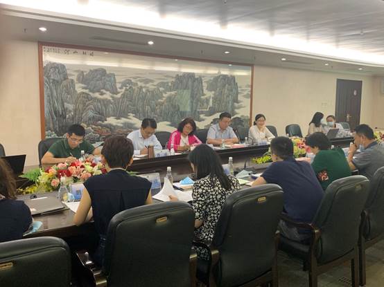 图片包含 室内, 人, 天花板, 房间描述已自动生成